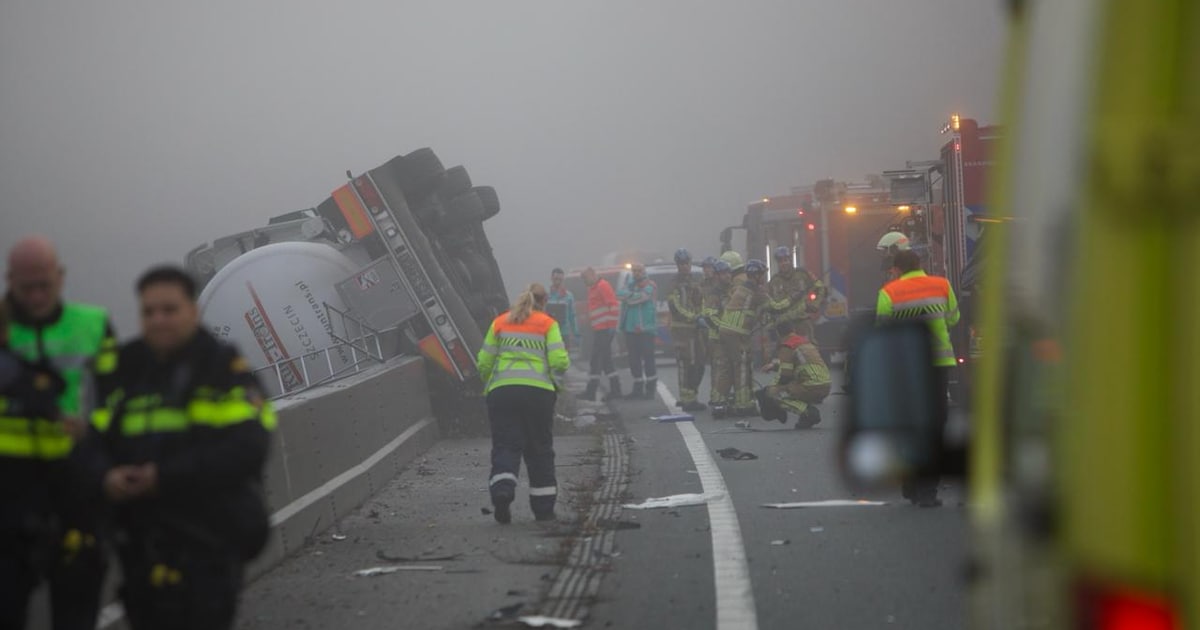 Vrachtwagen kantelt op A1 bij Oldenzaal, flinke verkeershinder