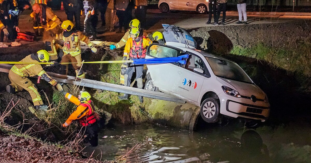 Voertuig te water op in Puttershoek