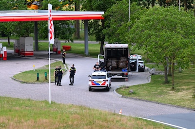 Politie en douane zetten vrachtwagen langs de kant bij Nieuwegein, wat is er gebeurd?
