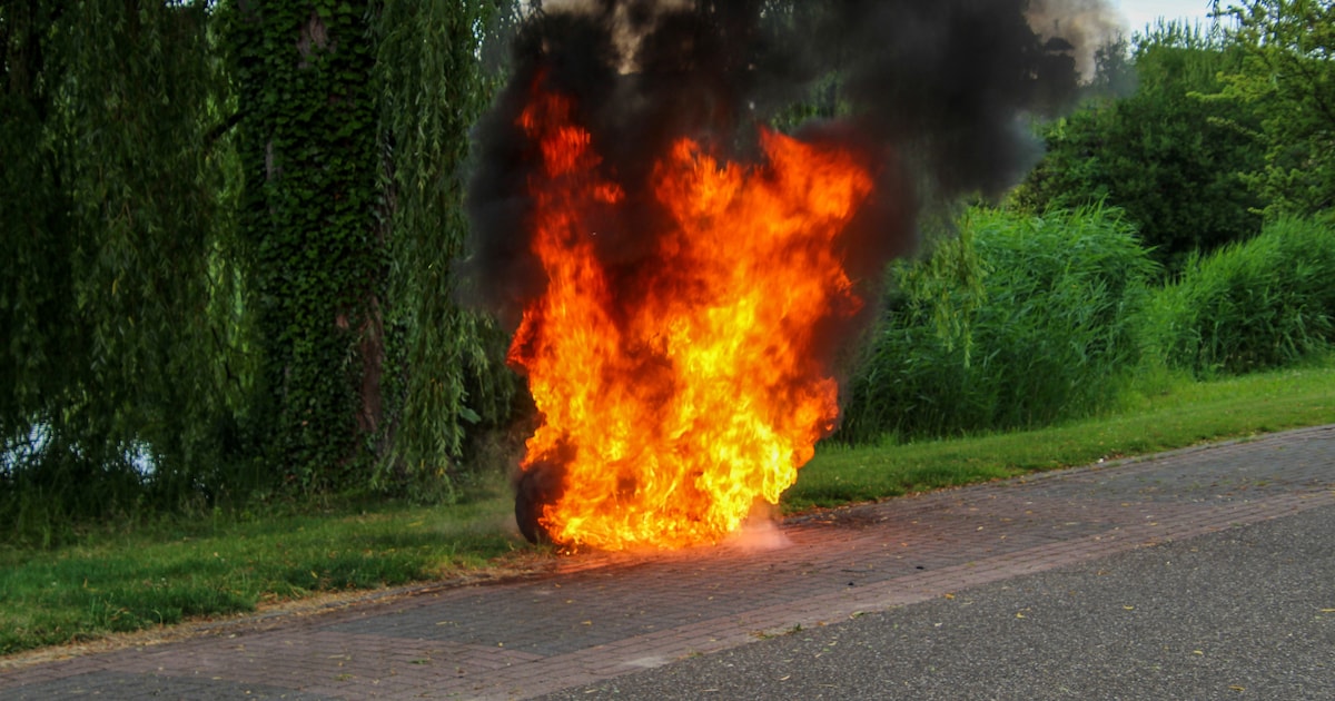 Scooter verloren na felle brand in Heerhugowaard