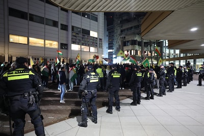 Duizend Koerdische demonstranten urenlang bij Tweede Kamer: geen aanhoudingen verricht