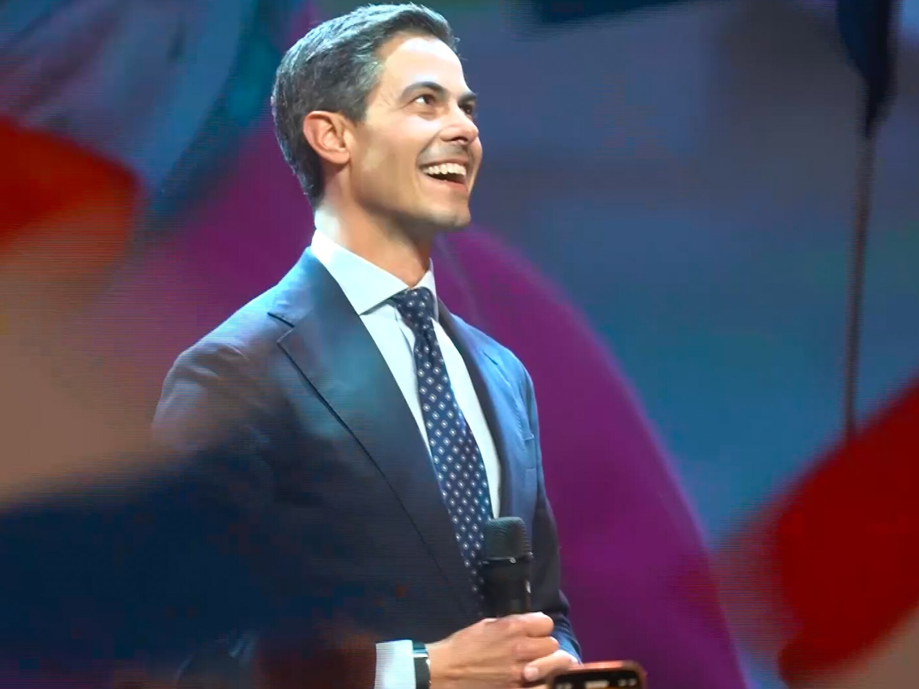 Glunderende Jetten als held onthaald op podium: 'Het is ons gelukt'