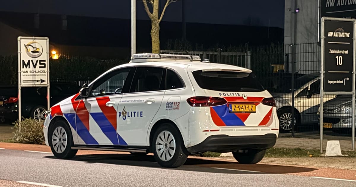 Overvaller bedreigt medewerker van elektronicazaak in Uden en vlucht met buit