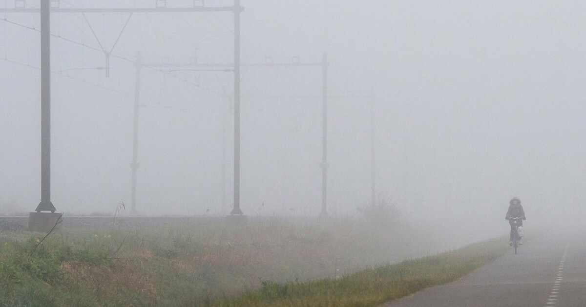 Opklaringen en lokaal nevel of mist in Rijssen-Holten in de avond
