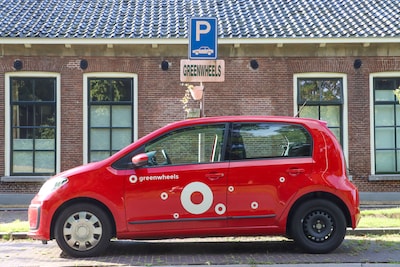 Van deze rode autootjes ga je er binnenkort veel meer zien in Hengelo en Enschede