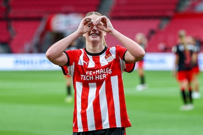 PSV Vrouwen bereikt laatste voorronde Champions League dankzij doelpunten van Liz Rijsbergen tegen Finse club