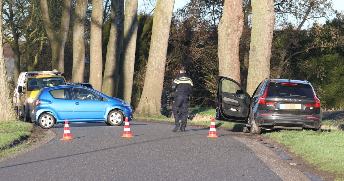 Fietser met spoed naar ziekenhuis na botsing in Leerdam