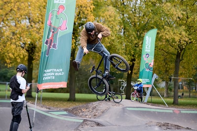 Hij werd stiekem al gebruikt, maar pumptrackbaan in Best is nu officieel open