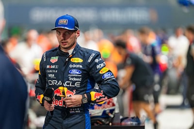 Max Verstappen verrast met sprintpole, 'no further action' na inhalen Hamilton onder gele vlag