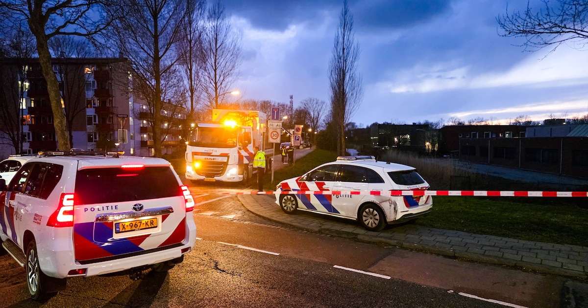 Hulpdiensten vinden in Dordrecht lichaam na melding persoon te water