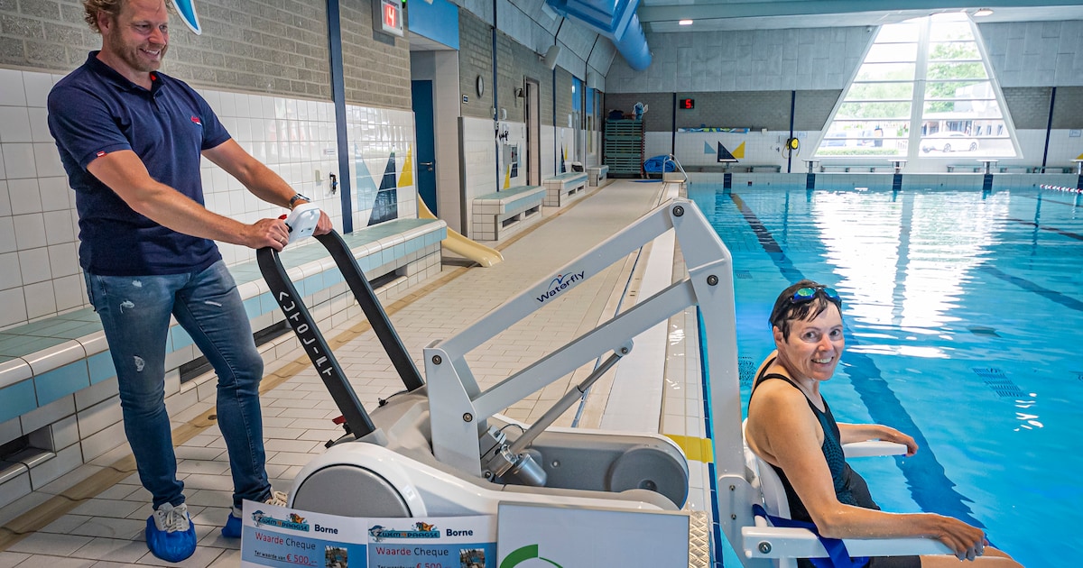 Lift voor zwemmers met beperking in juli alsnog in bad De Tweesprong