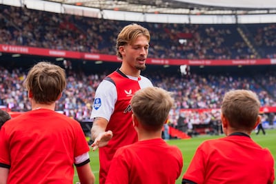 ‘Gedraag je alsjeblieft’: Groningen verliest verhit duel met AEK Athene, gevoelige vraag op open dag Feyenoord