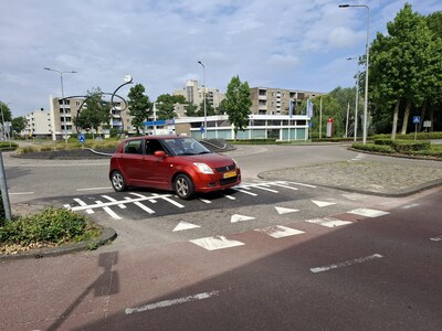 Drempels moeten horror-rotonde in Spijkenisse veiliger maken