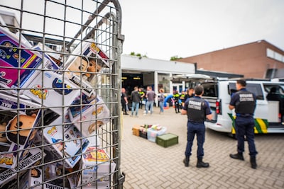Grote hoeveelheid gestolen goederen gevonden in loods in Eindhoven