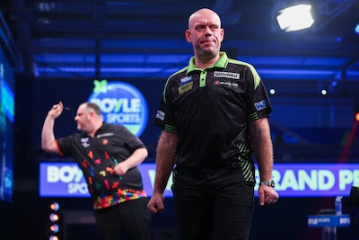 Michael van Gerwen opnieuw pijnlijk onderuit in eerste ronde, sensationele nederlaag Luke Littler