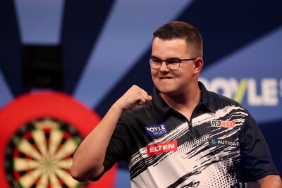 Van Veen en Wattimena op overtuigende wijze naar laatste 16 in Maastricht, straks Van Gerwen in actie