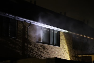 Elektrische deken vat vlam: bewoner had niets door, twee mensen naar ziekenhuis