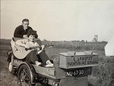 Alie (1928-2026) leerde vele generaties zwemmen én stal show als slachtoffer bij Opsporing Verzocht