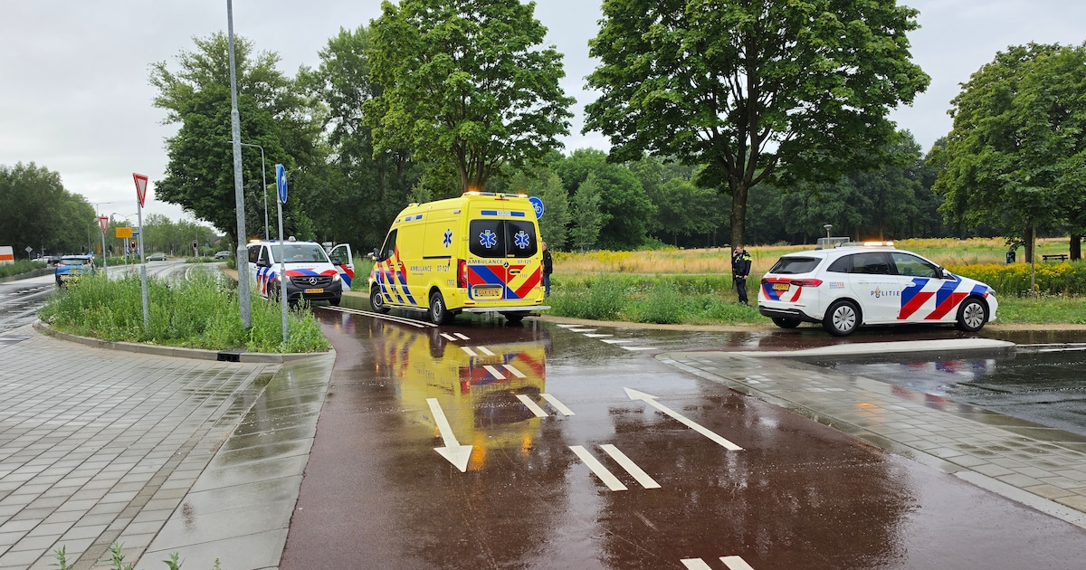Fietser gewond na aanrijding met auto op kruising in Wageningen