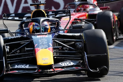 Max Verstappen vol in gevecht voor de tweede plaats, George Russell zorgeloos aan kop