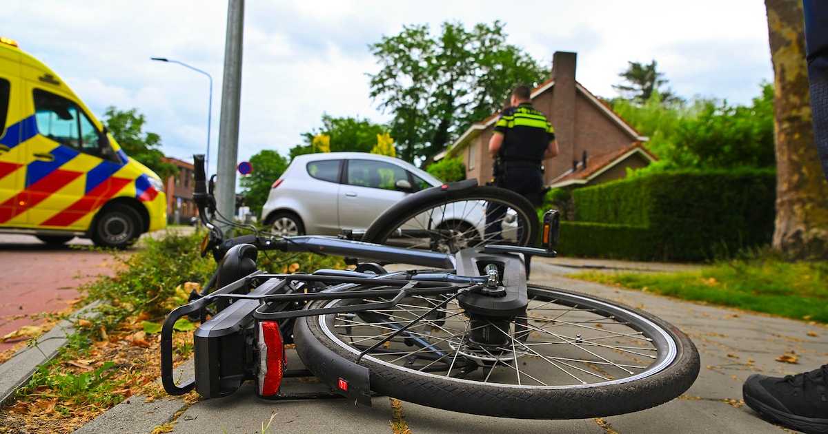 Fietser aangereden Valkenswaard, slachtoffer nagekeken in de ambulance