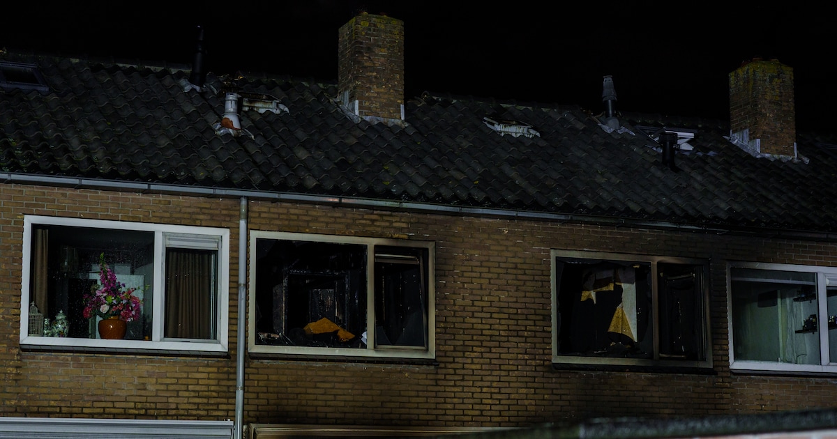 Meerdere woningen ontruimd in Rockanje door grote brand op Groene Kruisstraat; één gewonde