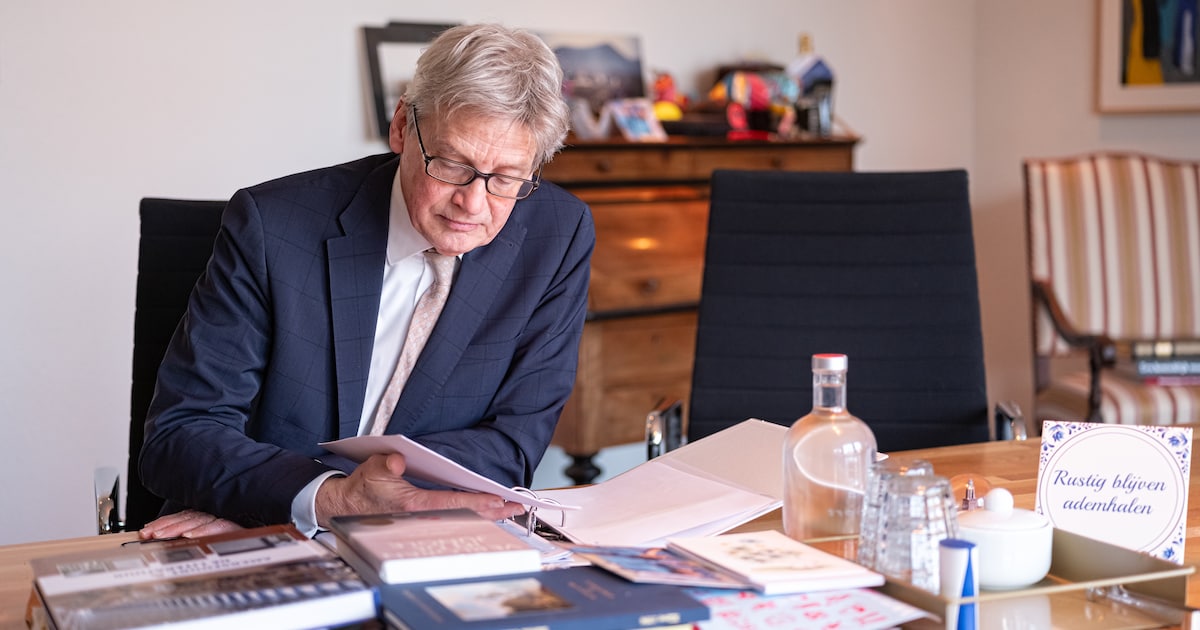 Burgemeester Amersfoort brengt bezoek aan bijna 100-jarige inwoner R.R. Schwab