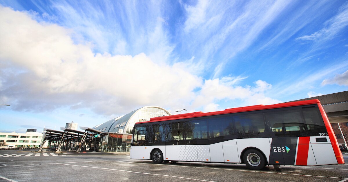 Bestuurder Igor Bal verdedigt nieuwe dienstregeling bussen | Regio | AD.nl