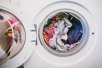 Terwijl vrouw (51) juist extra schoon huis nodig heeft, pakt Hellen­doorn de helft van haar hulp af
