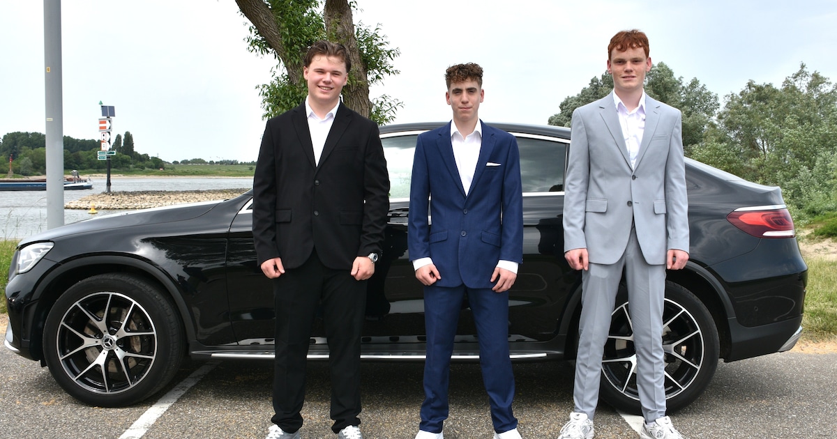 Wamels trio van het Pax Christi College geheel in stijl naar het schoolgala