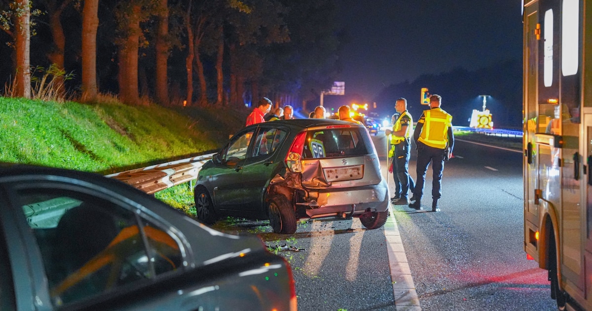 Auto knalt achterop auto met pech in Sappemeer, bestuurder had ongeldig rijbewijs