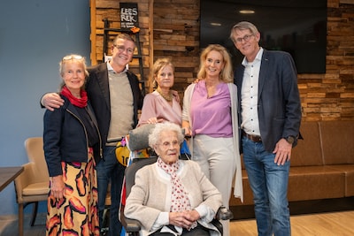 Bep uit Soest is 100 jaar en krijgt elke dag bezoek van haar kinderen en kleinkinderen: ‘Ze is altij