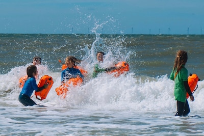Van surfen tot zeezwemmen: deze sportlessen volg je gratis op Kijkduin