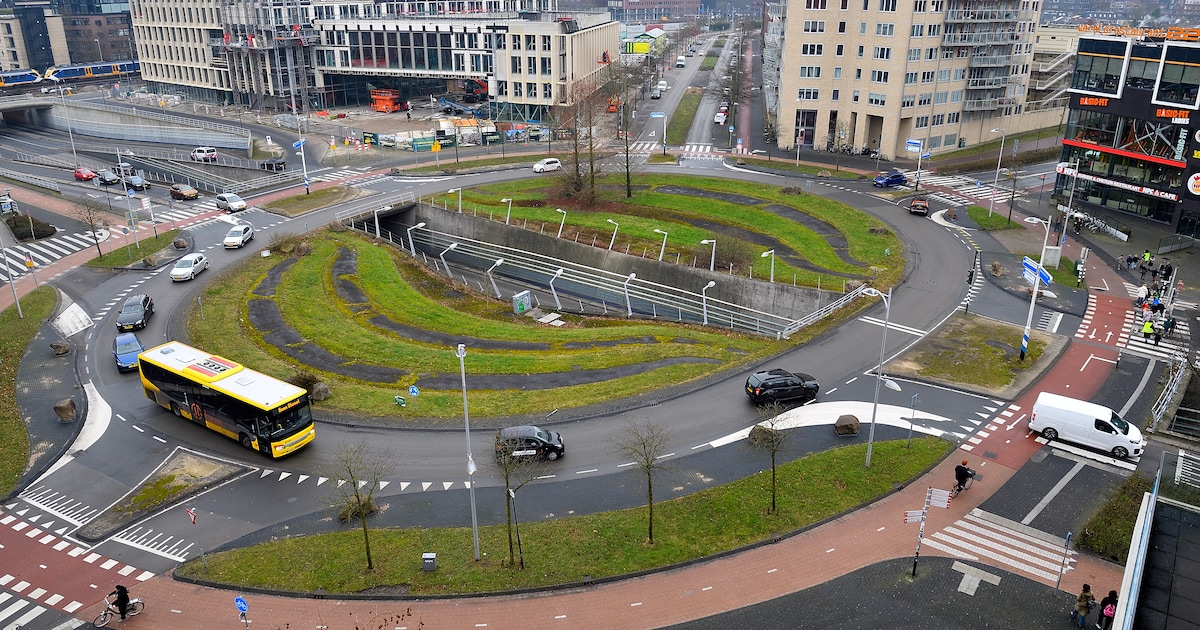 Wachten op oplossing voor gevaarlijkste rotonde van Amersfoort: terwijl drukte toeneemt, blijft besl