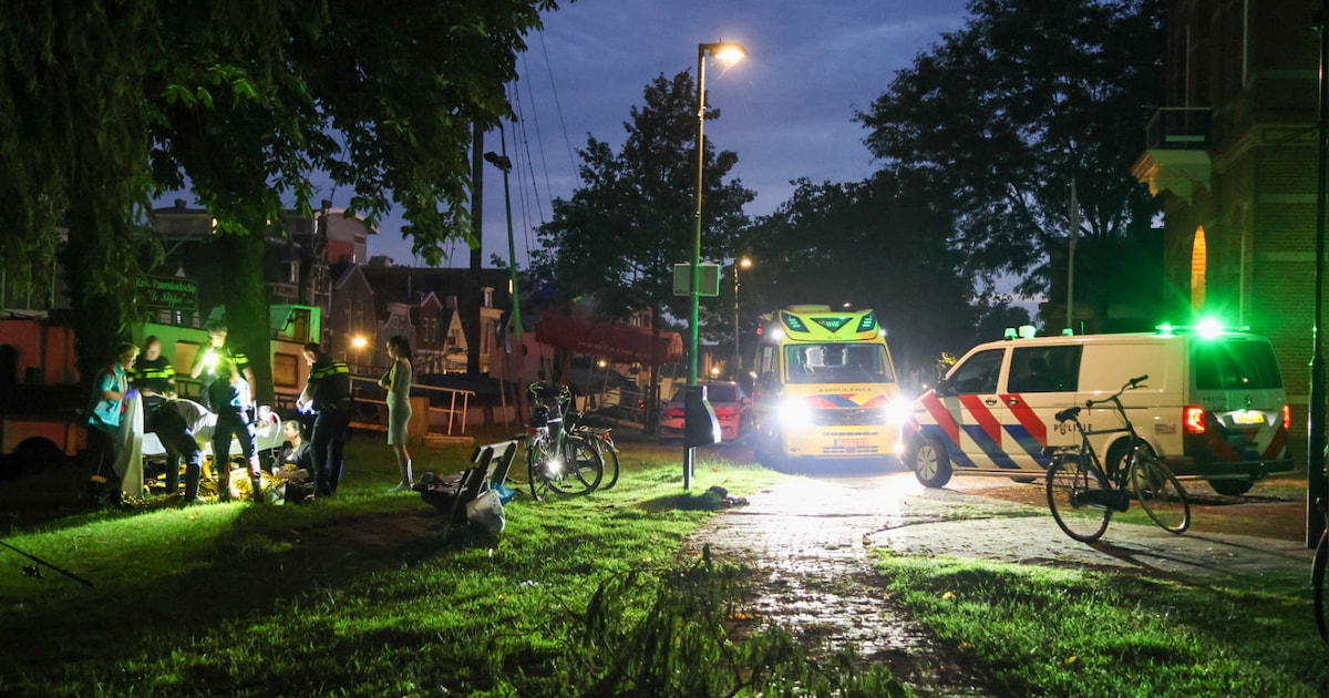 Omstanders redden man uit water in Heerenveen: slachtoffer met onderkoeling naar ziekenhuis