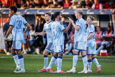 Brandt zet Ajax op voorsprong tegen Shelbourne, bal gaat erin na overstapje Blind