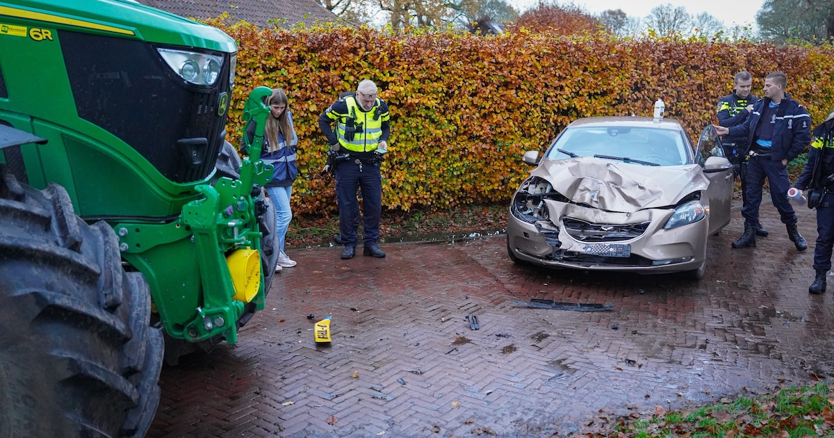 Automobilist gewond bij frontale botsing met trekker in Steenbergen
