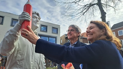 Herry (68), ‘een gewone Nederlander’, heeft een levensgroot standbeeld in Tiel