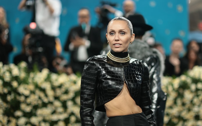 Miley Cyrus liep 'verschrikkelijke ontsteking' op bij filmopnames | Show |  AD.nl