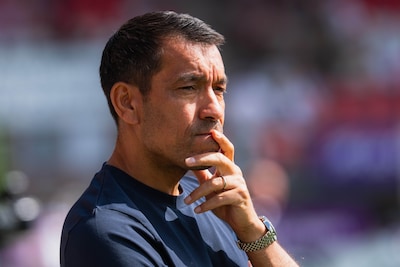 Giovanni van Bronckhorst zwijgt nog over nieuwe Feyenoord-back en hoopt op versterking voor twee andere posities