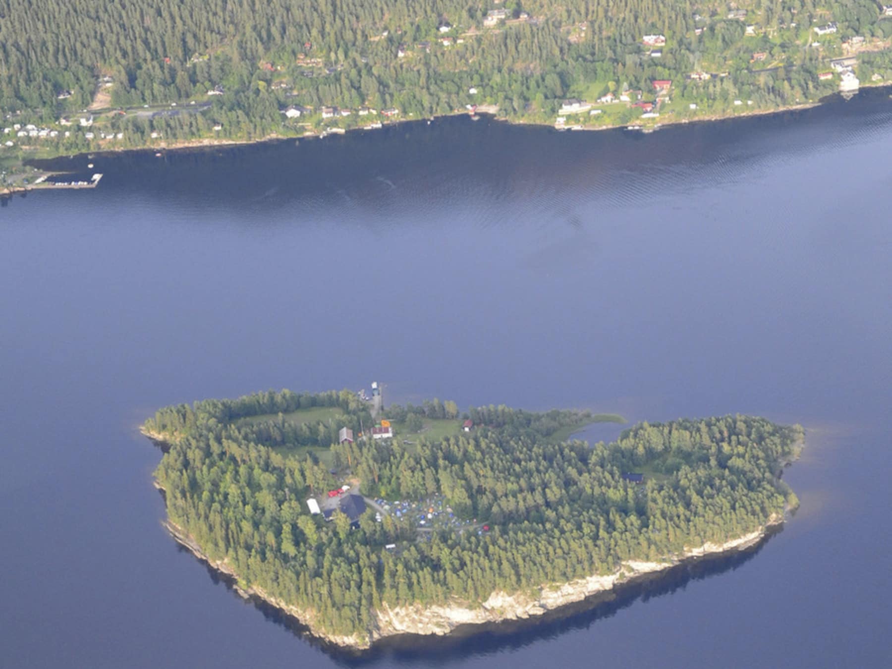 Het eiland Utoya waar de Noorse Arbeiderspartij een jeugdbijeenkomst hield.
