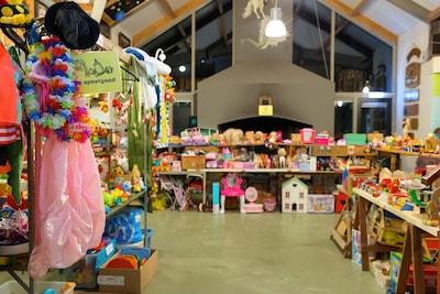 Speelgoedbeurs door jubilerende scouting in Waalre