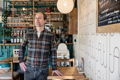 Robert verkoopt zijn eetcafé, nu is het niet meer vegan: ‘Hebben laten zien dat plantaardig echt lek