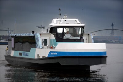 Toekomst waterbus aan een zijden draadje, maar voorlopig vaart hij door
