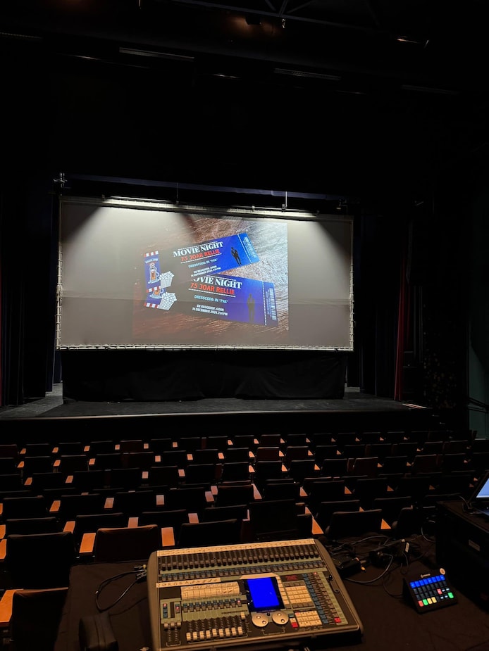 blauwe-loper-bij-theater-in-goor-voor-premi-re-van-documentaire-over-de