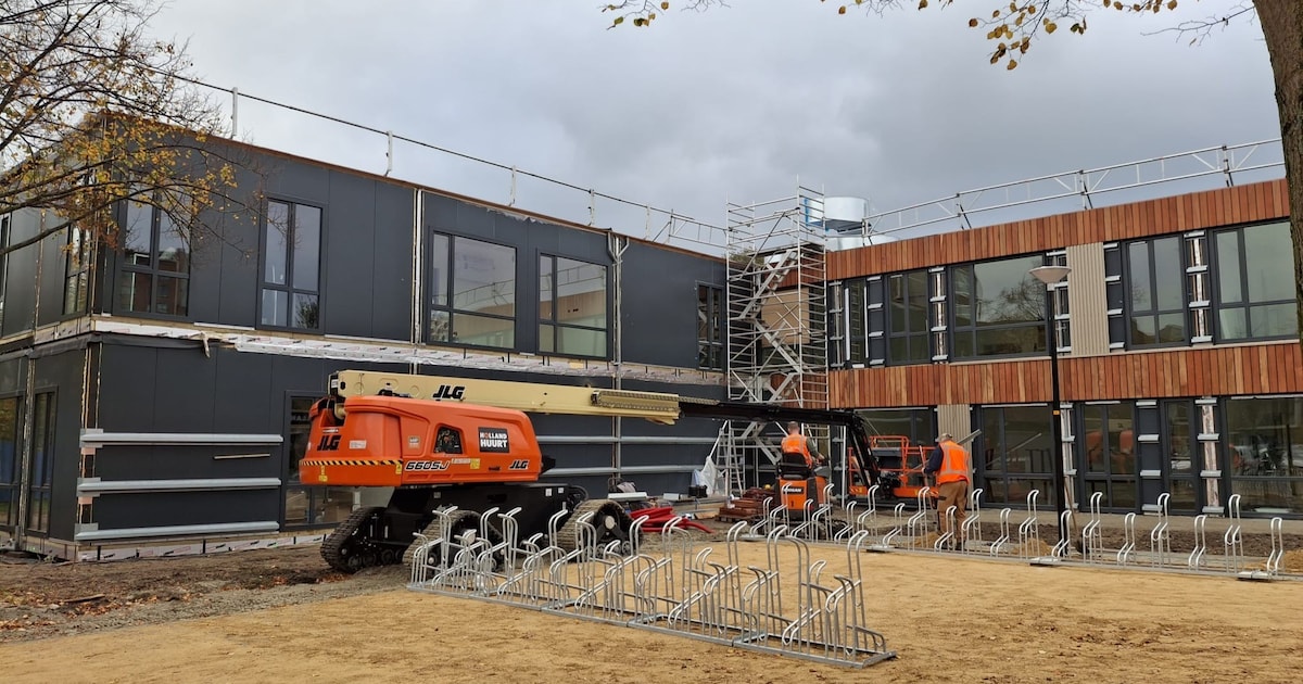 Eerste deel tijdelijke school aan Richard Hollaan bijna gereed, leerlingen starten dinsdag
