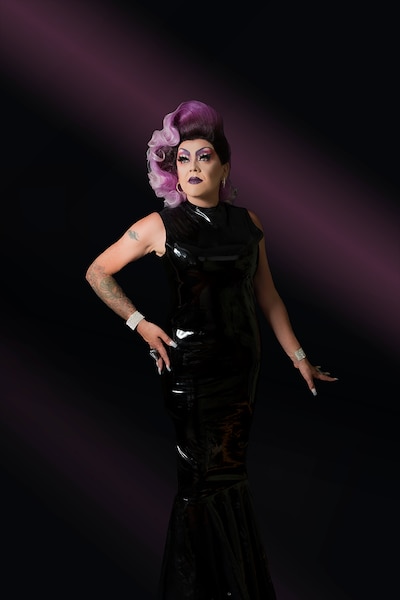 Enschedese dragqueen schittert in Chérie Chérie van The Dutch Drag Dynasty in Wilminktheater