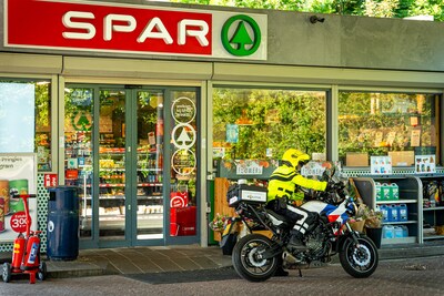 Overvaller dreigt met mes bij overval op tankstation aan de Adriaan Volkerlaan in Rotterdam