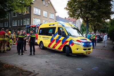 Brandweer redt bewoners via raam bij brand in Rotterdam, twee gewonden naar het ziekenhuis