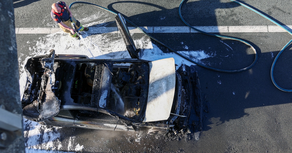 Auto in brand op de A28 richting Utrecht, zorgt voor flinke file